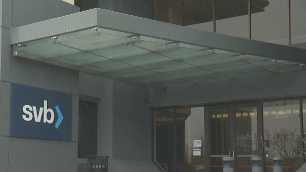 Biden tries to reassure Americans ?banks are safe?