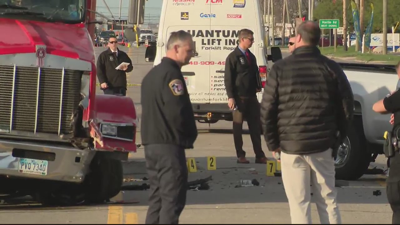 Fatal shooting from police after traffic crash in Macomb County Tuesday ...