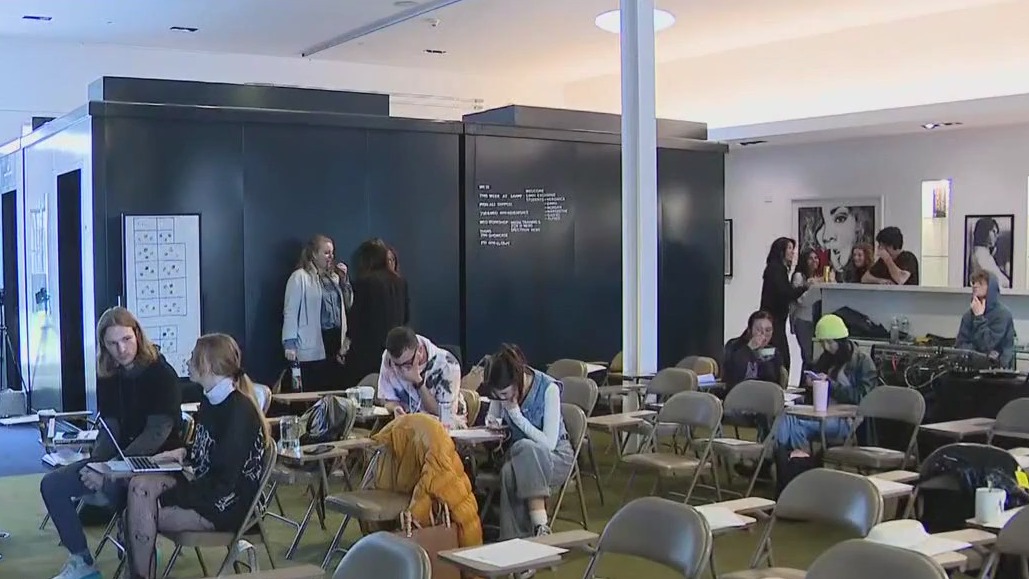 Program mentors aspiring artists