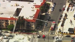 At least 2 injured in Sun Valley apartment fire