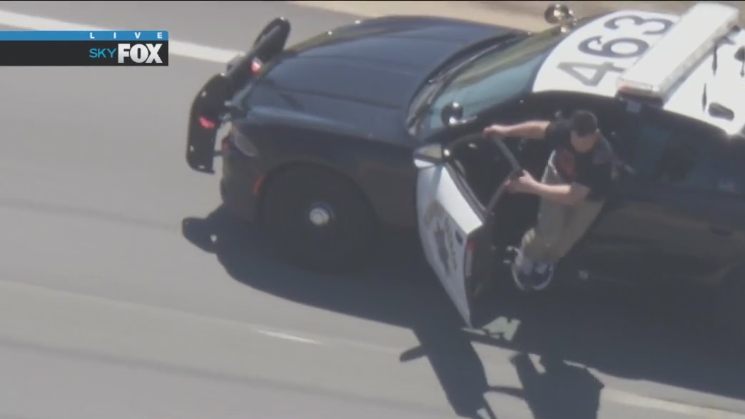 Man jumps out of vehicle during high-speed police chase | FOX 11 Los ...