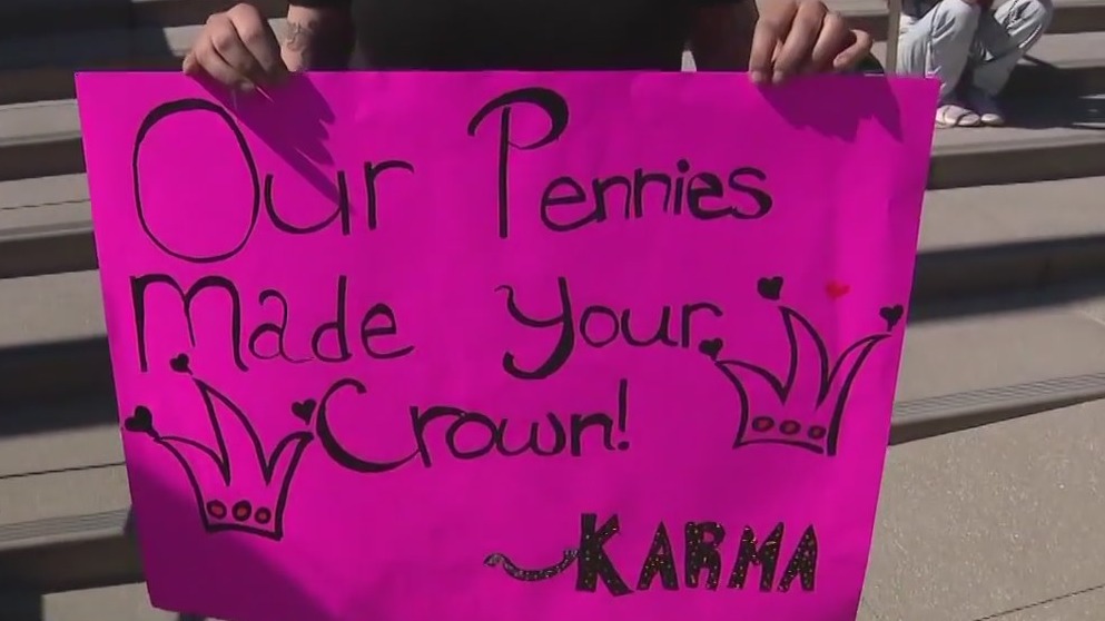 Taylor Swift fans take Ticketmaster to court