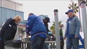 Fan filing into Dodger Stadium for Opening Day