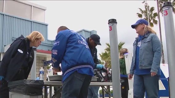 Fan filing into Dodger Stadium for Opening Day