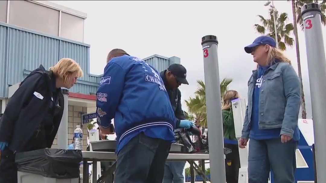 Fan filing into Dodger Stadium for Opening Day