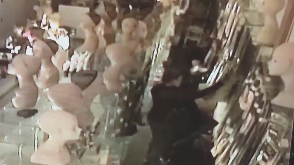 Frustrated after multiple thefts, LA business owner closes doors