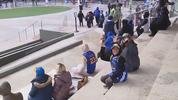 Fans getting ready for Lakers-Warriors