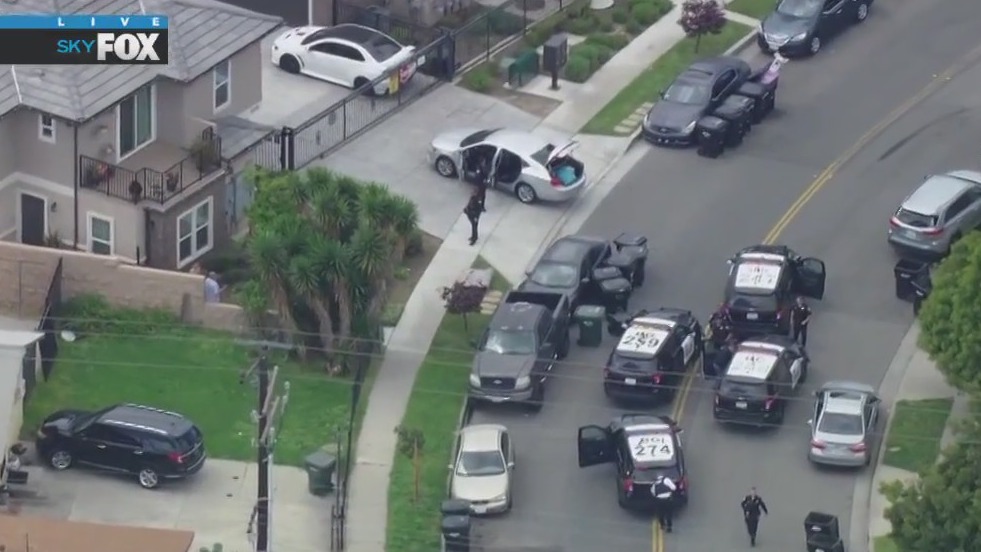 Armed suspect surrenders after police pursuit | FOX 11 Los Angeles