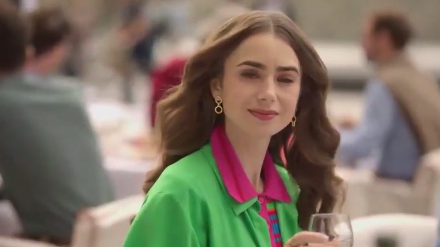 Lily Colllins reportedly robbed at West Hollywood spa