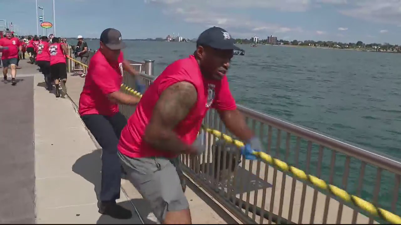 Detroit Fire wins Tug Across the River