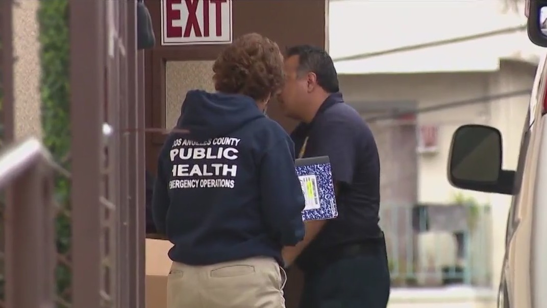 Dozens of migrants dropped off in LA's Chinatown