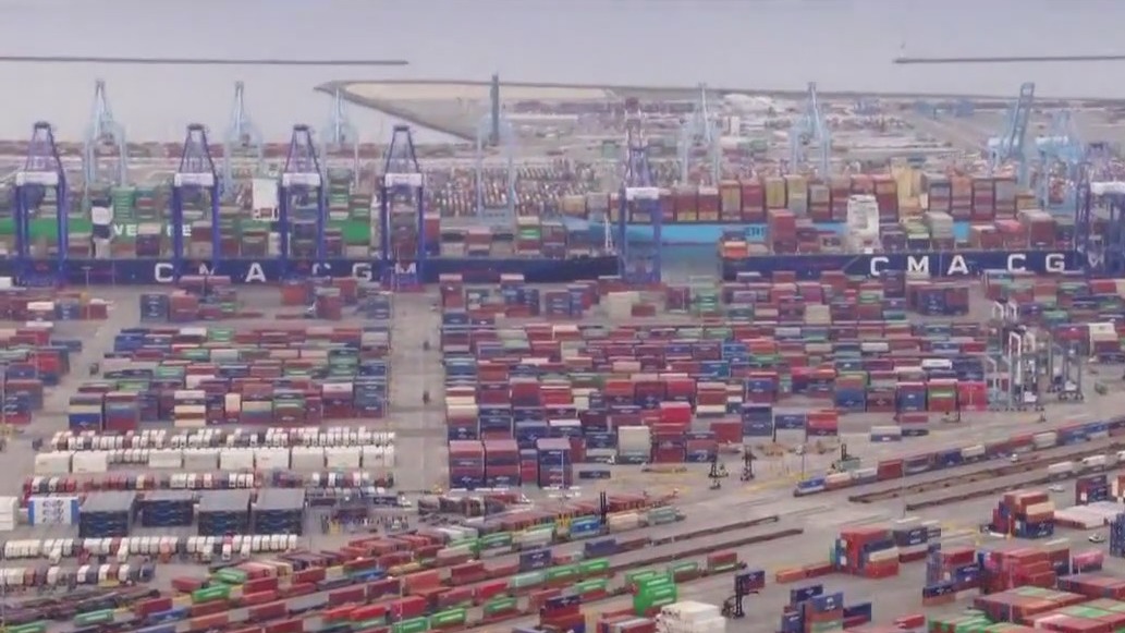 Port of LA: Dockworkers, shippers reach deal