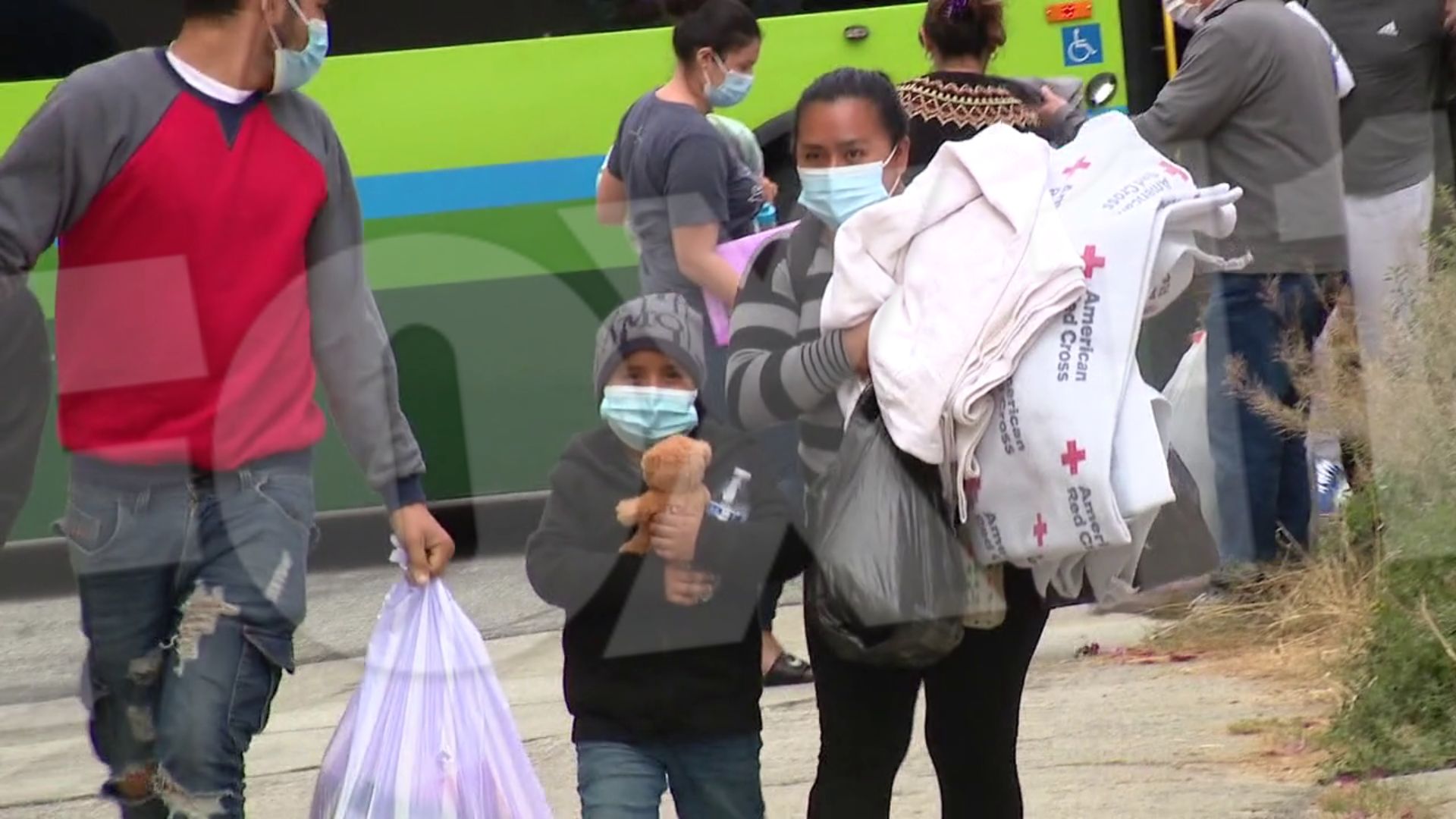 Texas governor sends busload of migrants to LA