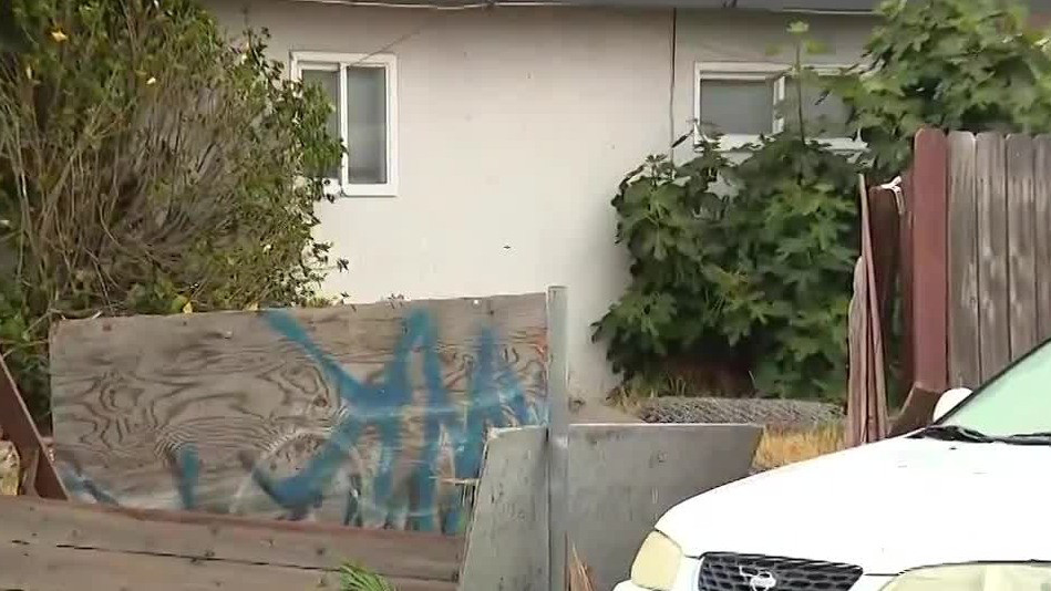 Car plows into Anaheim home