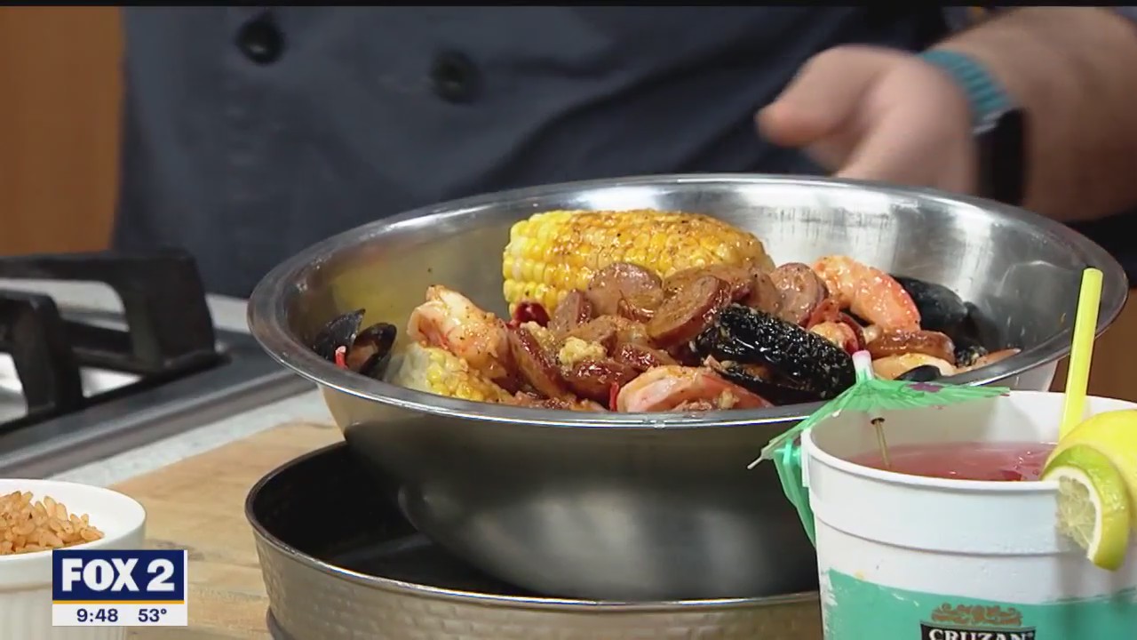 Beach Tiki Bar and Boil in Walled Lake demos a seafood boil