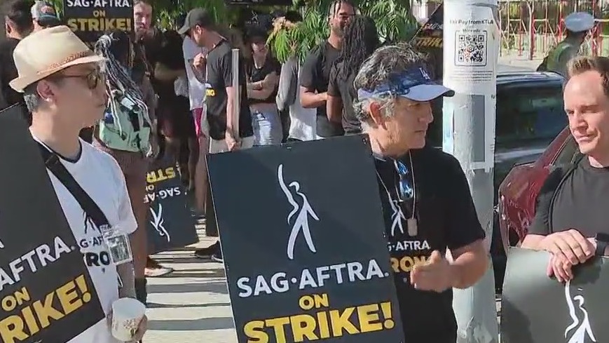 Hollywood workers brave heat for solidarity march