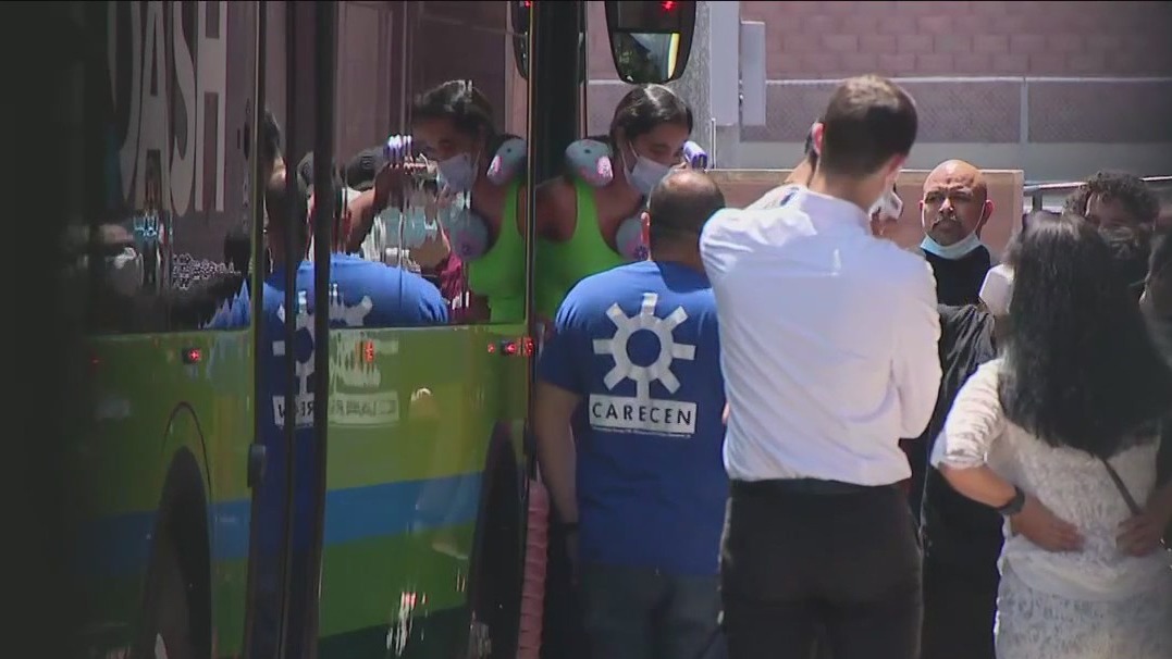 5th bus of migrants arrives in LA from Texas