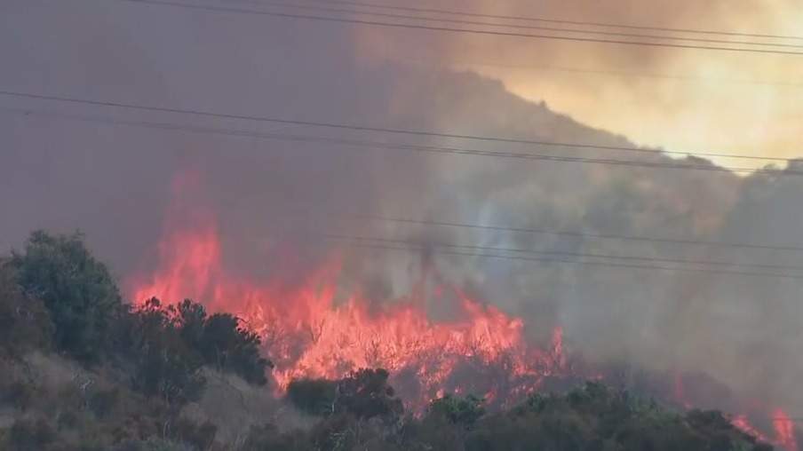 Multiple fires burning near Santa Clarita