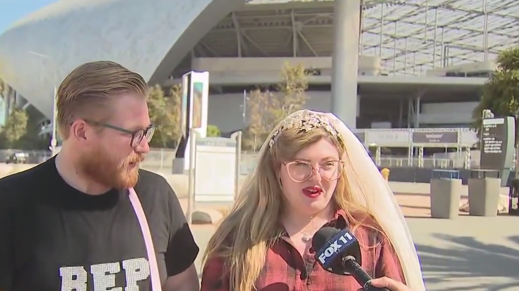 Taylor Swift: Taylormania hits Los Angeles