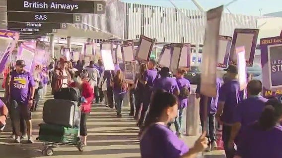 LA City workers picket at LAX