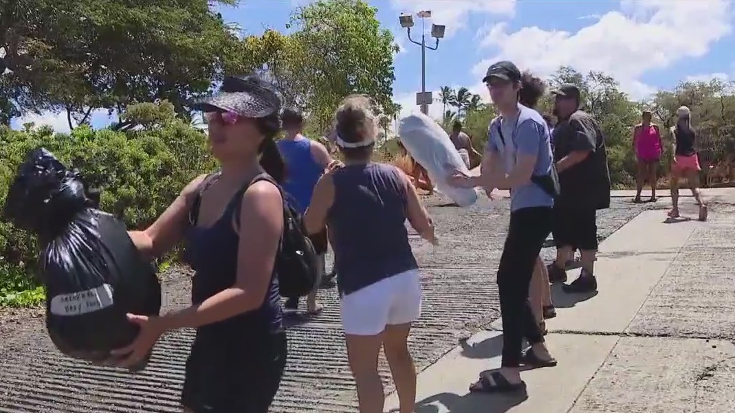 Maui residents band together after fires
