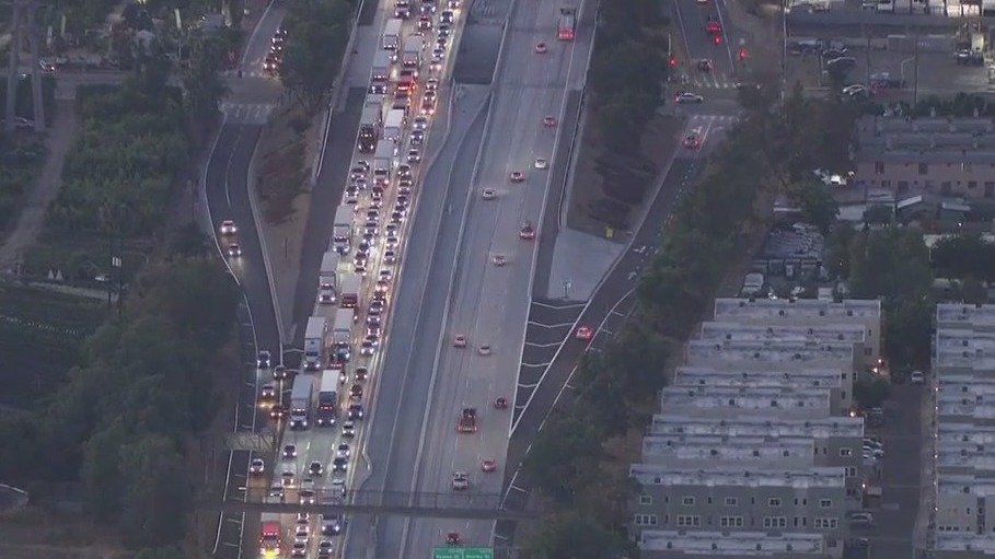 Double fatality under investigation on 210 Freeway in Sylmar