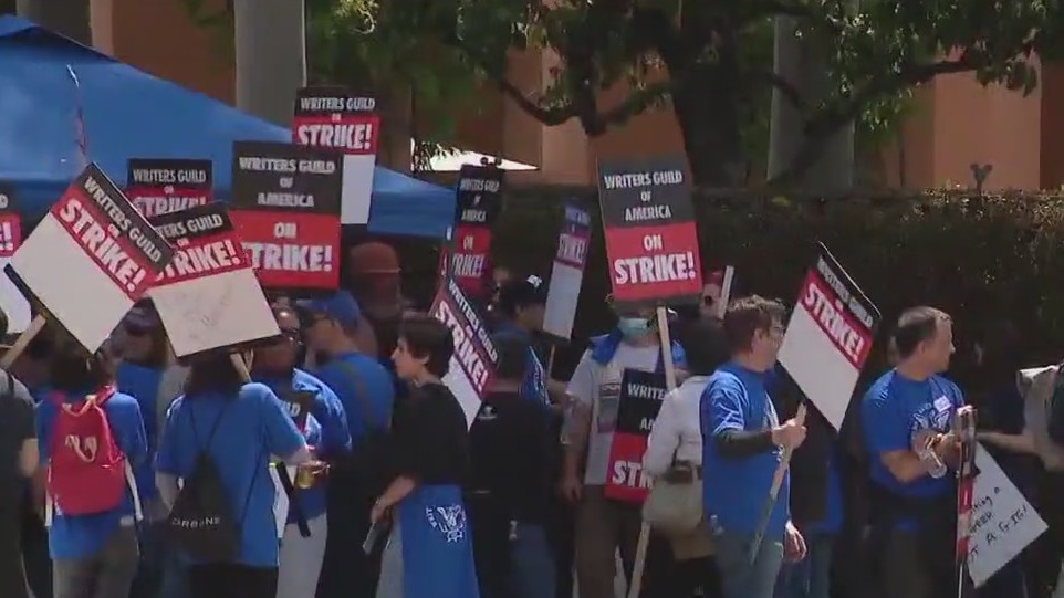 Hollywood CEOs to meet Friday