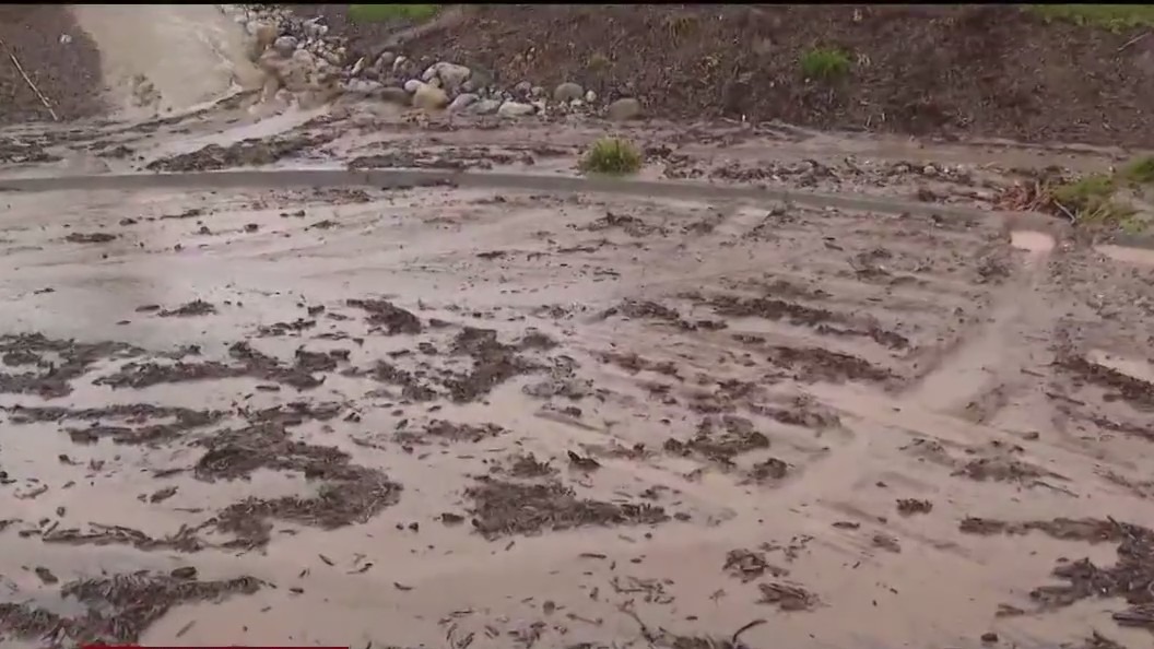 Rain causes mudslides in Santa Clarita