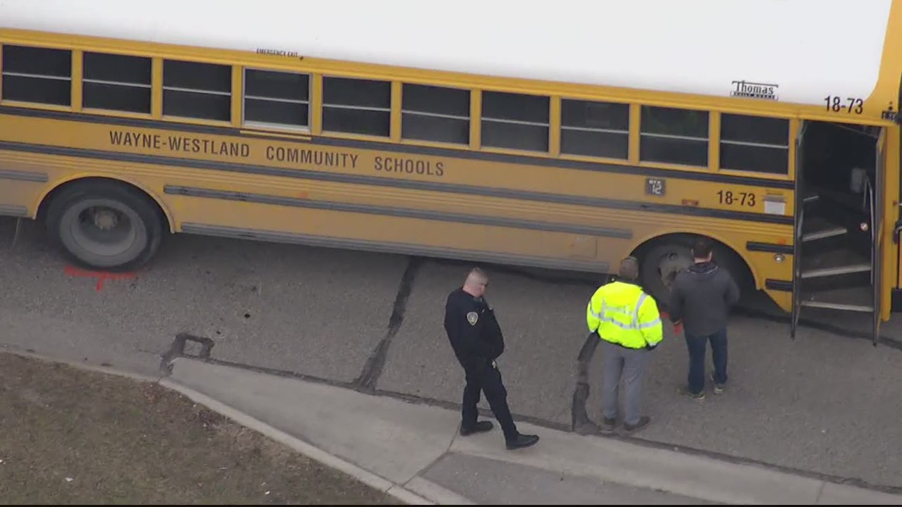 Wayne middle school student killed in accident with bus | FOX 2 Detroit