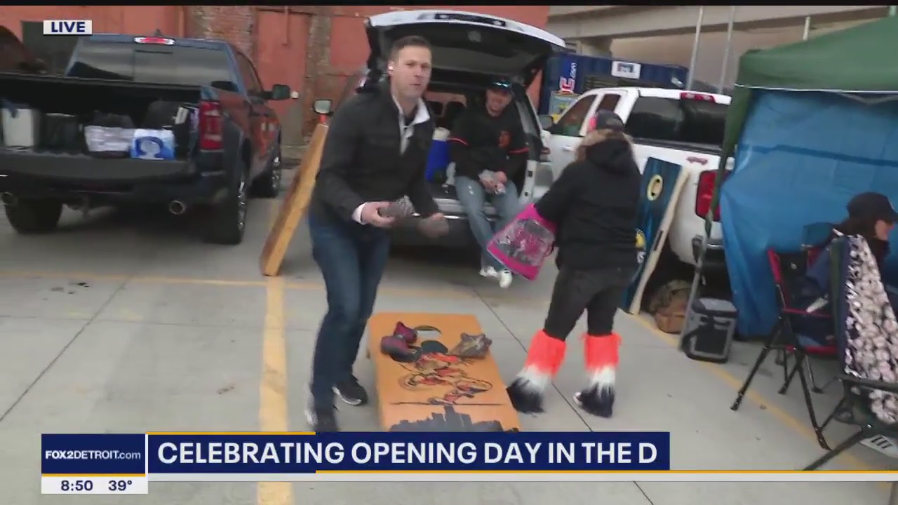 Derek also beats Kellie at bags