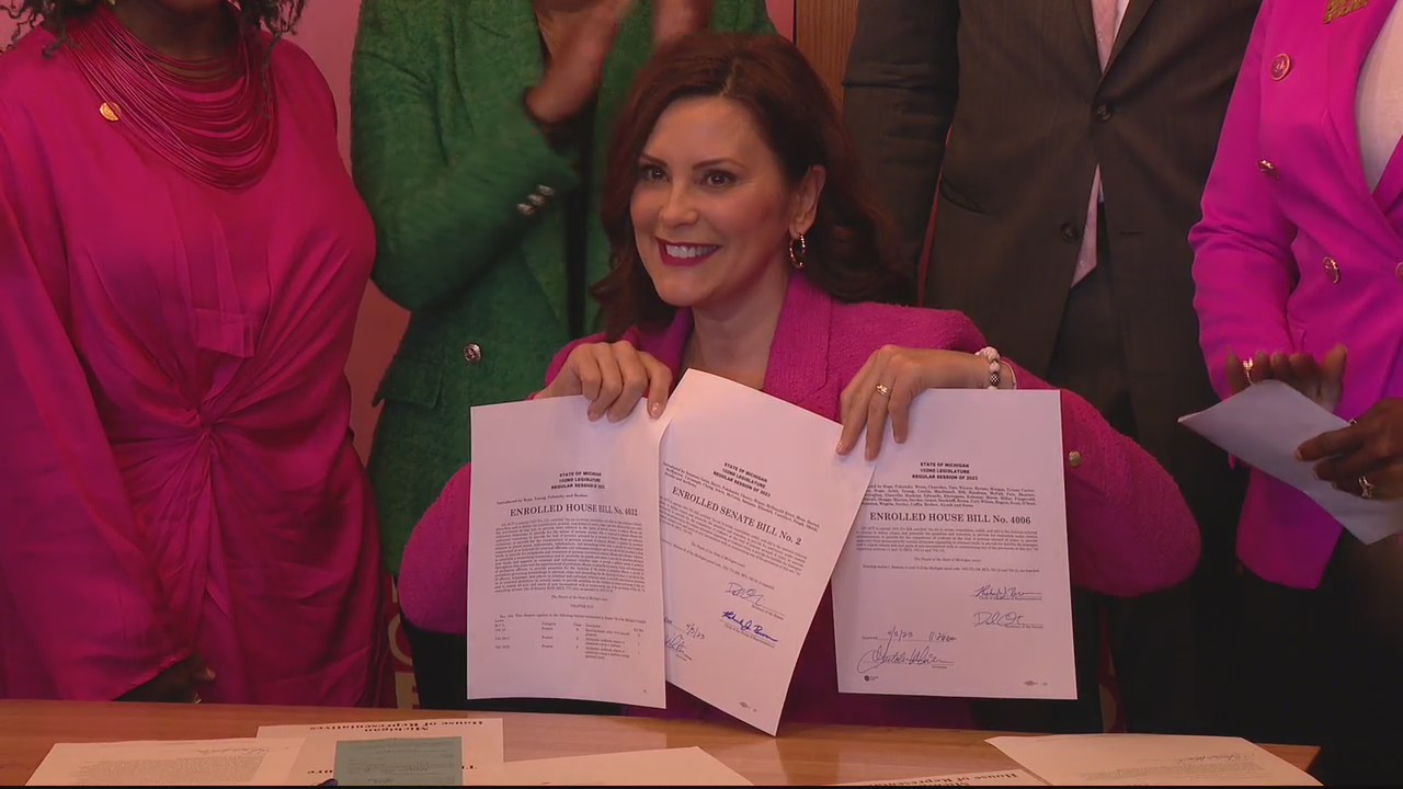 Whitmer signs bill to repeal Michigan's 1931 abortion ban | FOX 2 Detroit