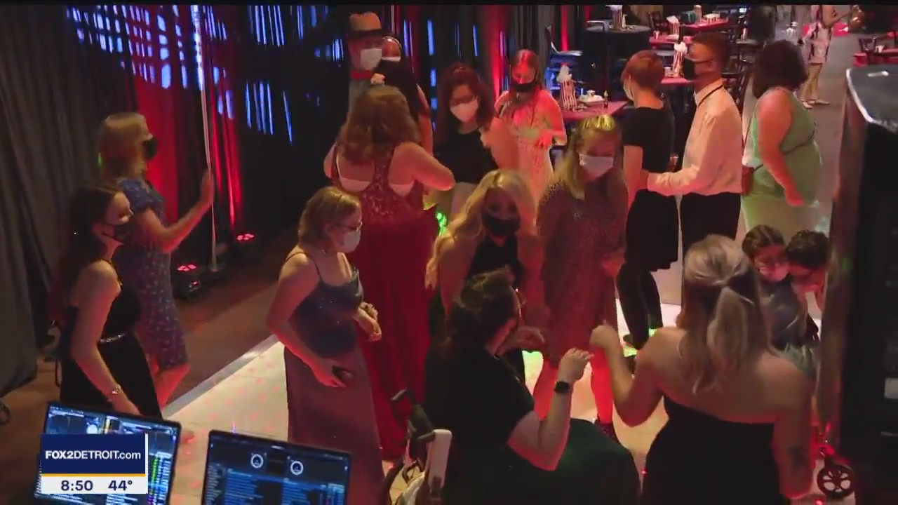 Nonprofit Gives Teens Facing Serious Medical Issues a Prom Night to Remember