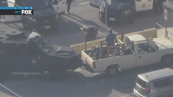 Chainsaw-carrying man in standoff vs. SWAT