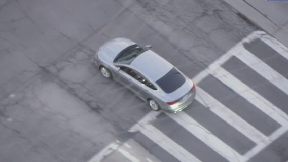 Suspect leads undercover cop on police chase