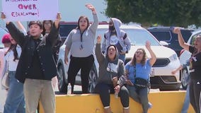 Parents protest Inglewood school closures