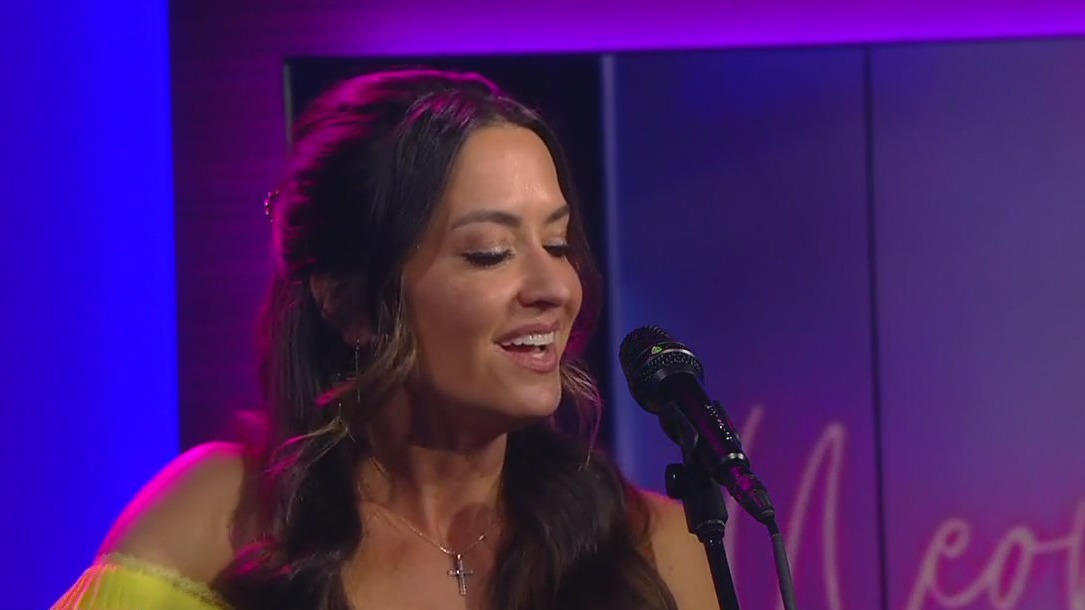 Annie Bosko performs new single