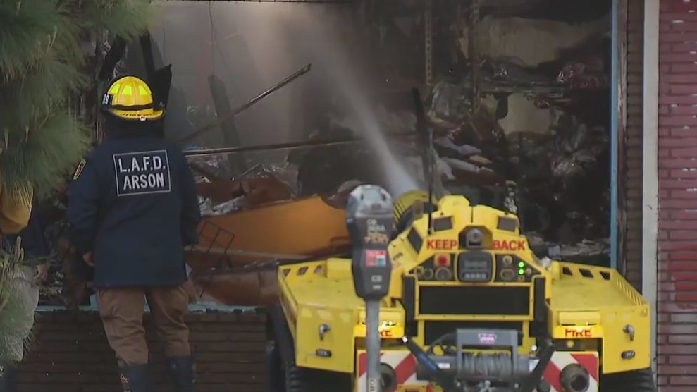 Fire rips through DTLA commercial building