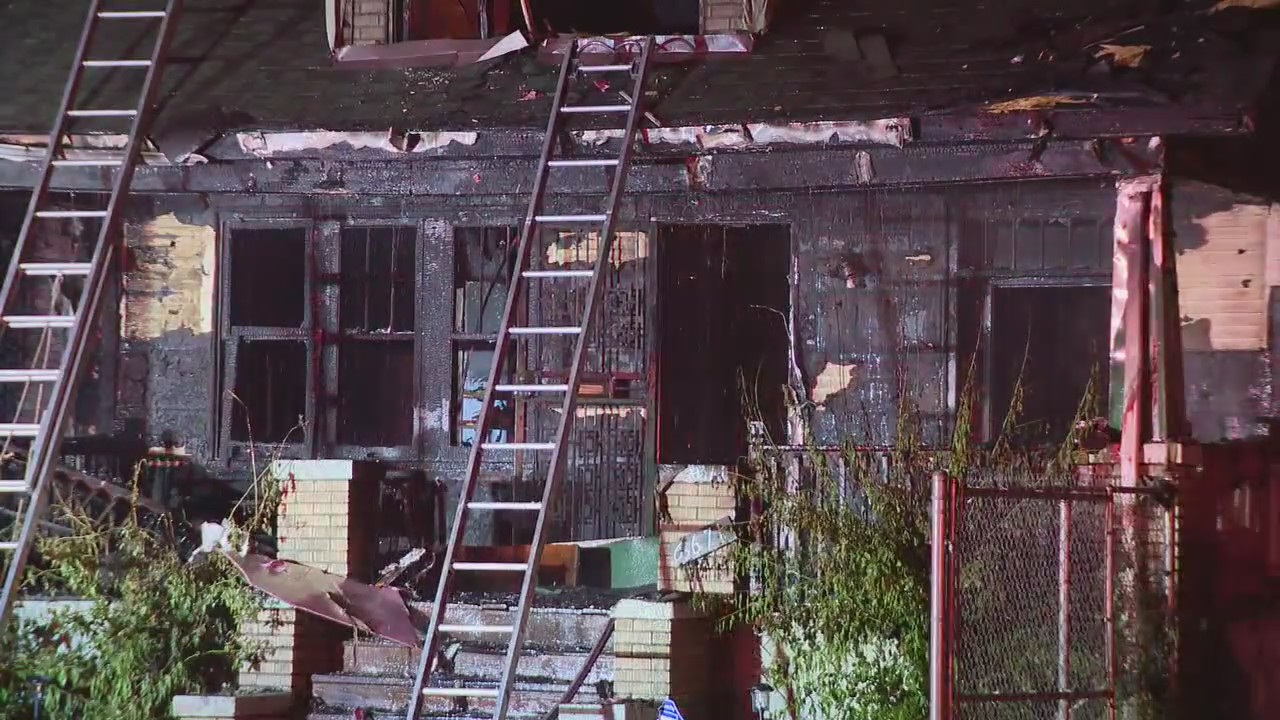 Detroit fire destroys 2 homes