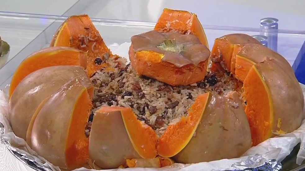 Making the traditional Armenian dish Ghapama