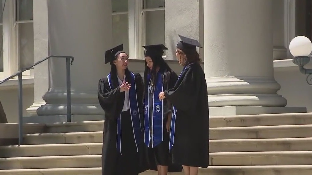 Pomona College moving grad ceremony