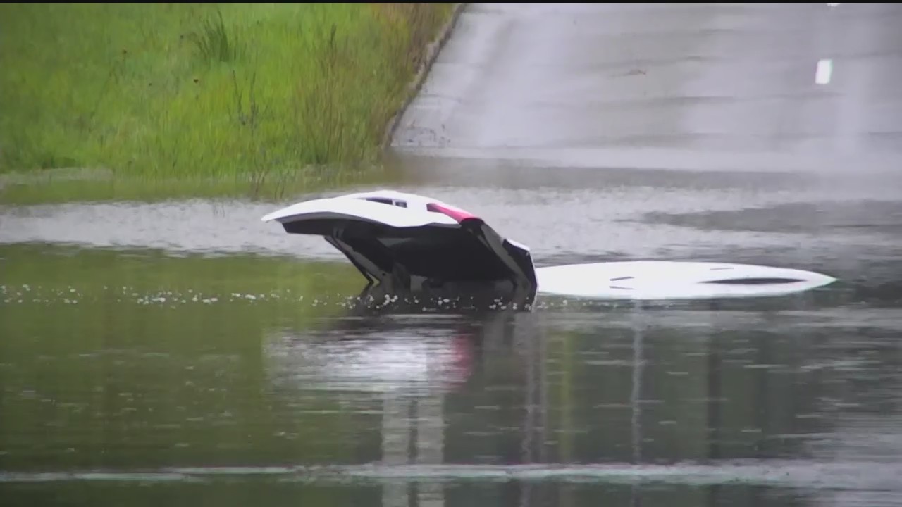 Vehicles stranded in Van Buren Township flooding