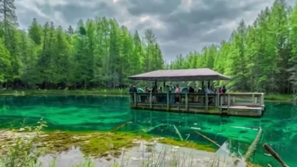 Tourists wait hours to see Kitch-iti-kipi, Michigan's Big Spring