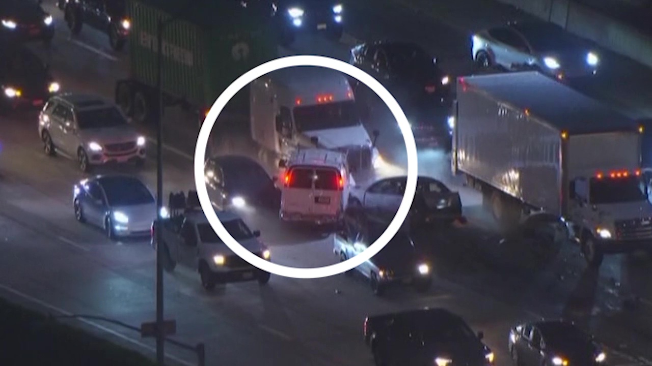 405 Freeway pursuit of wrong-way driver ends in crash | FOX 11 Los Angeles