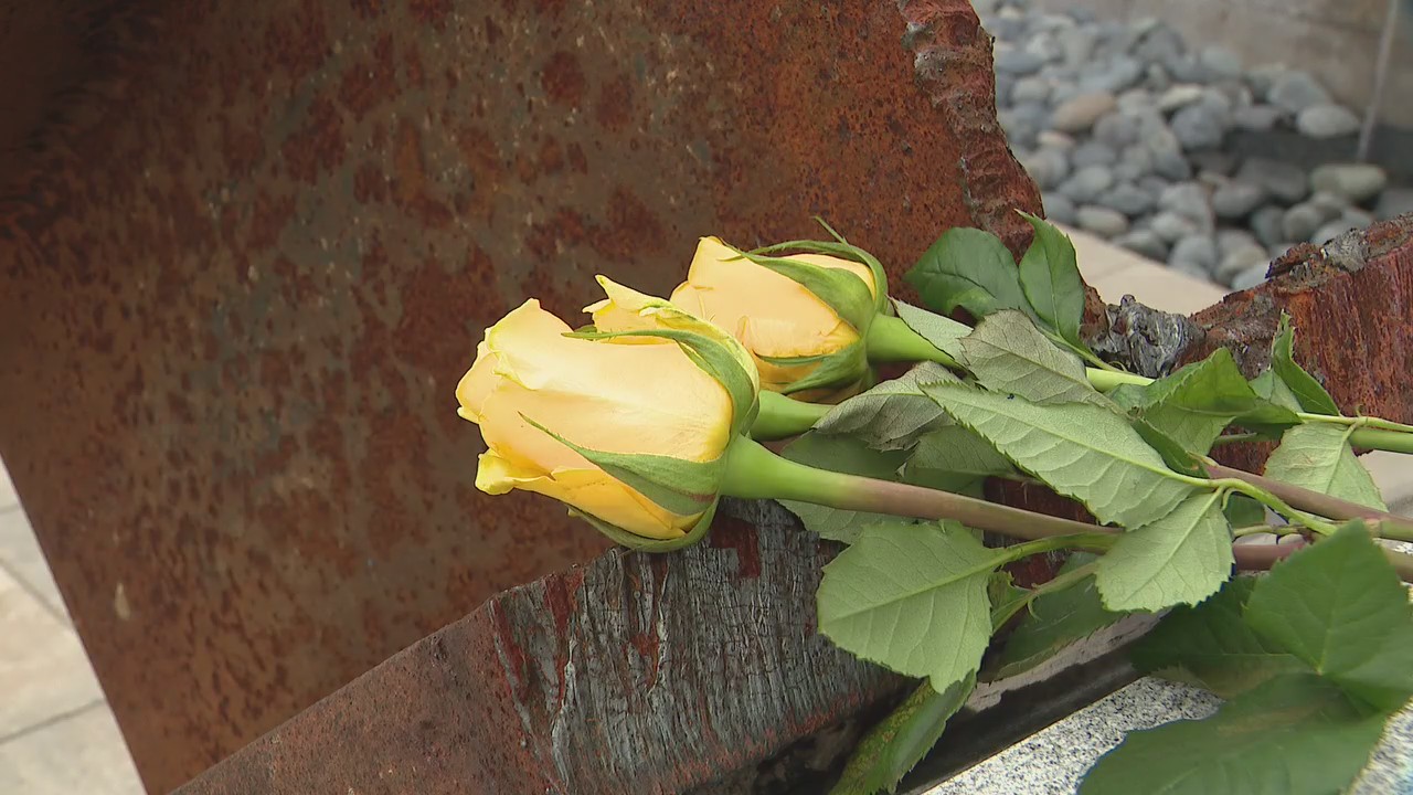 9/11 Memorial goes up in Rochester | FOX 2 Detroit