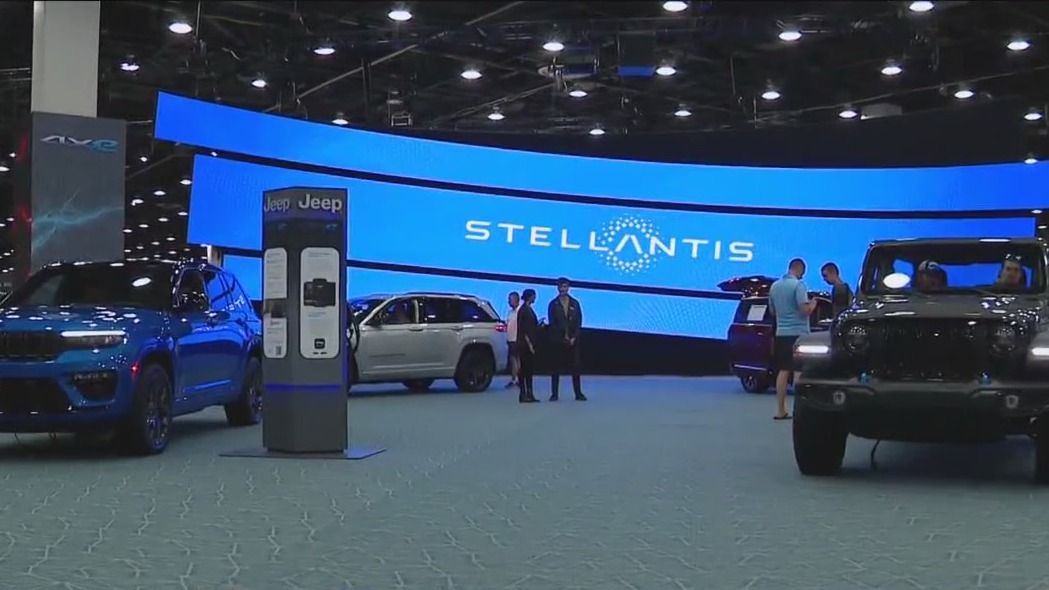 Automakers ready to show off cars at Detroit Auto Show