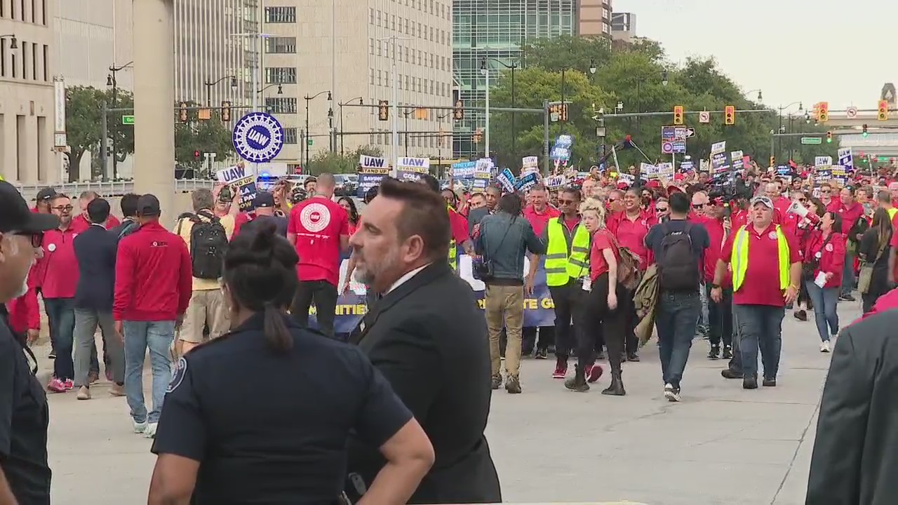 Amid UAW protest march, Detroit Auto Show holds annual Charity Preview gala