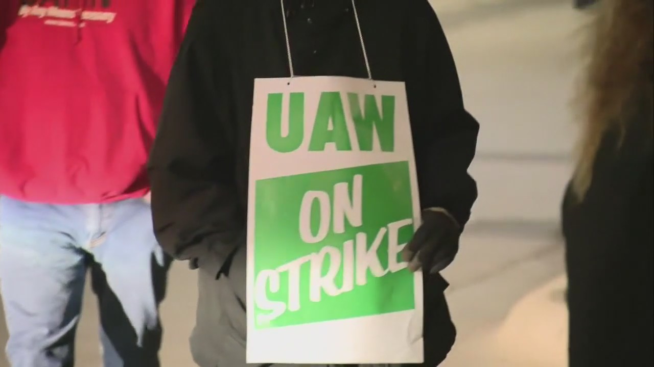 UAW tells members to prepare to strike