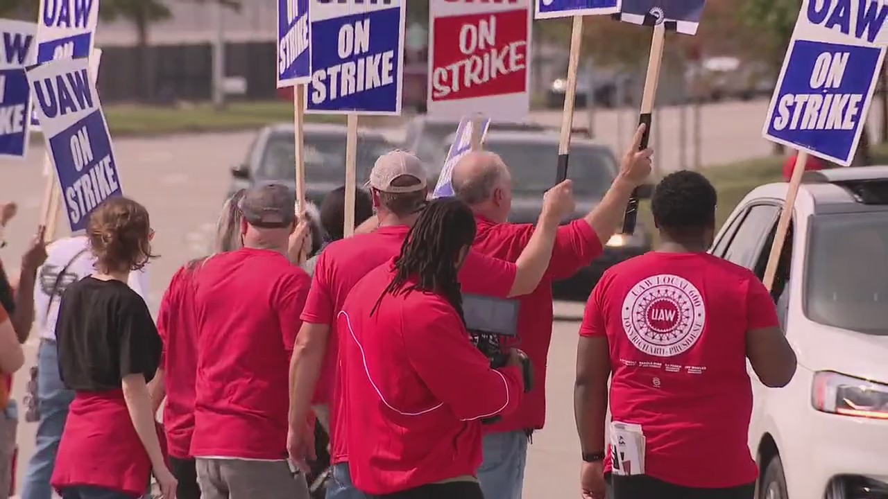 Economics researcher talks about risk from UAW strike against Big 3