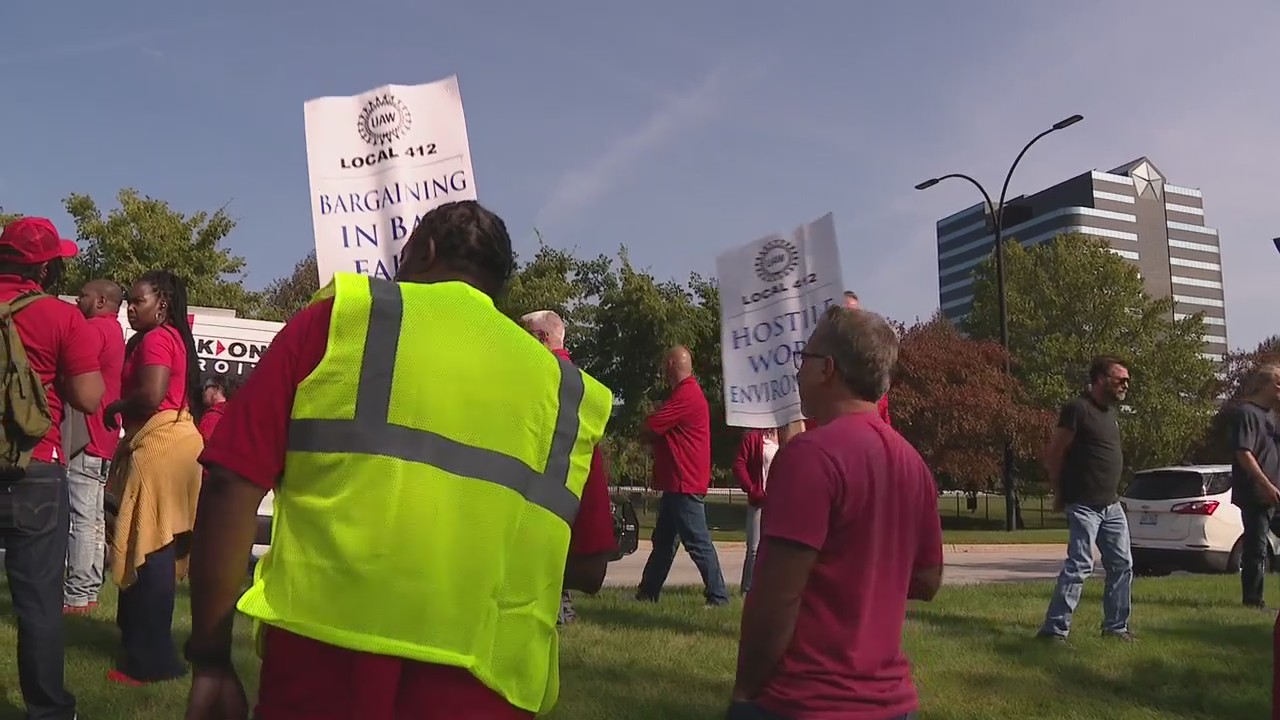 UAW practices picketing in front of Stellantis HQ