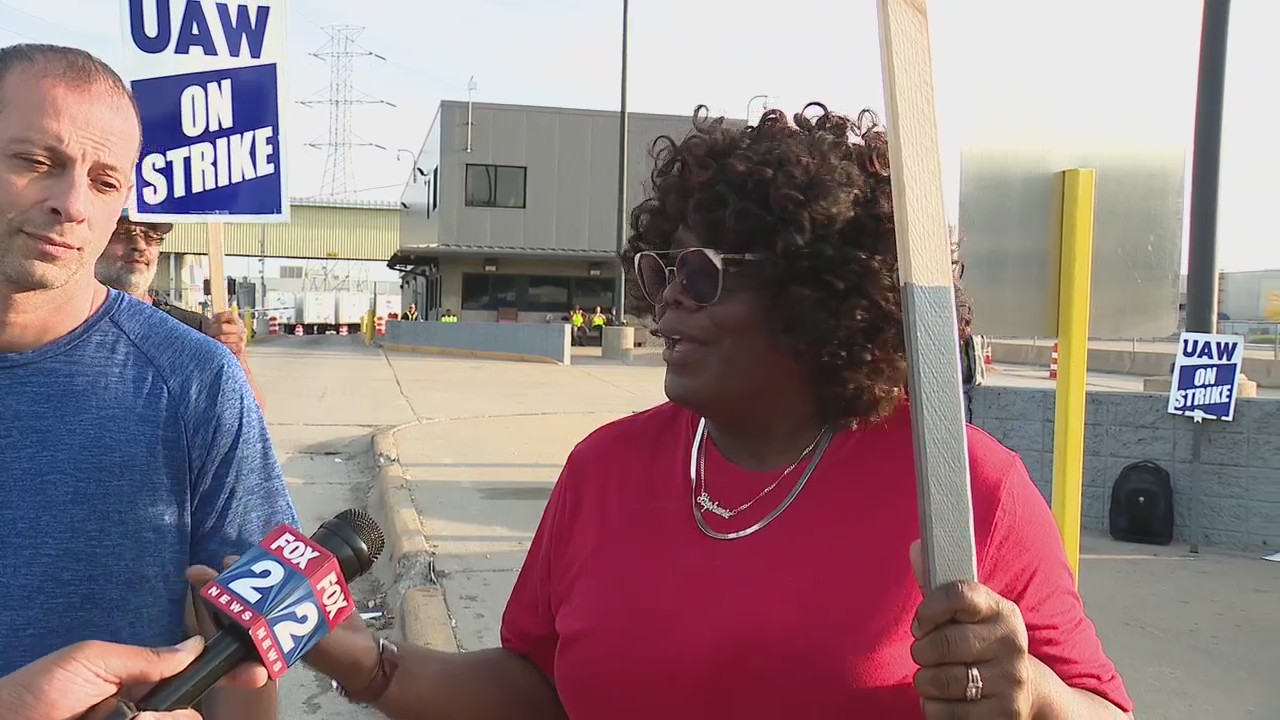 As UAW strike with Big Three hits one week, analyst worries about 'point of no return'